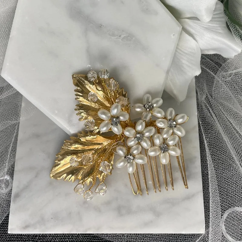 Salina Crystal and Pearl Hair Comb: Luxurious vintage bridal hair accessories Full Skirt Wedding