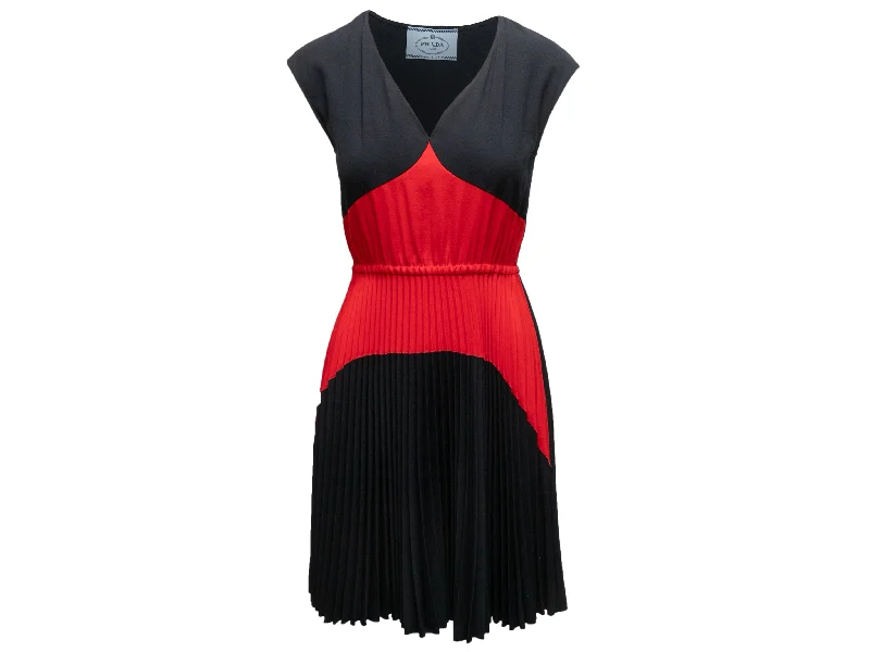 Black & Red Prada Pleated Color Block Dress Size IT 38 Smocked unclassified dresses